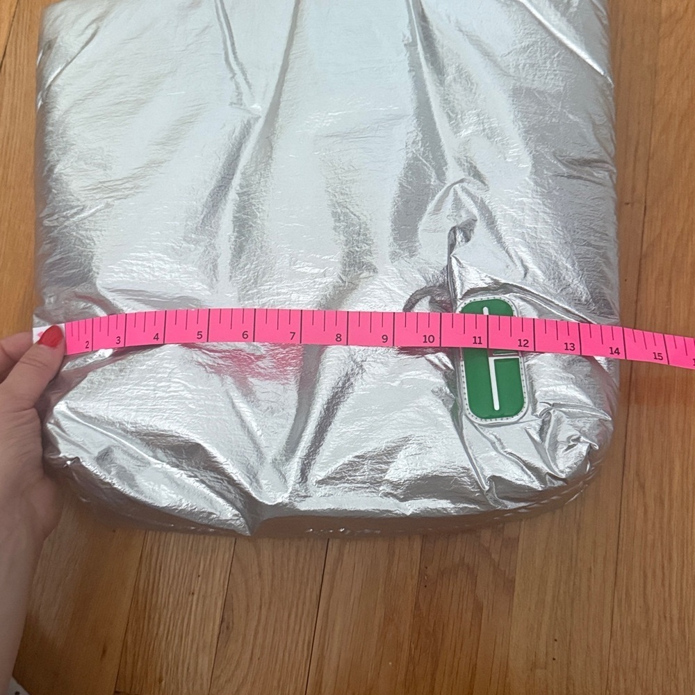 Clinique limited-edition Tote NWT - Picture 2 of 6
